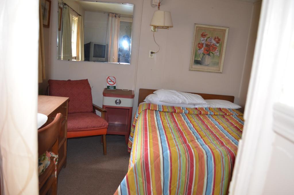 Chamber Lane Motel Round Lake Exterior photo