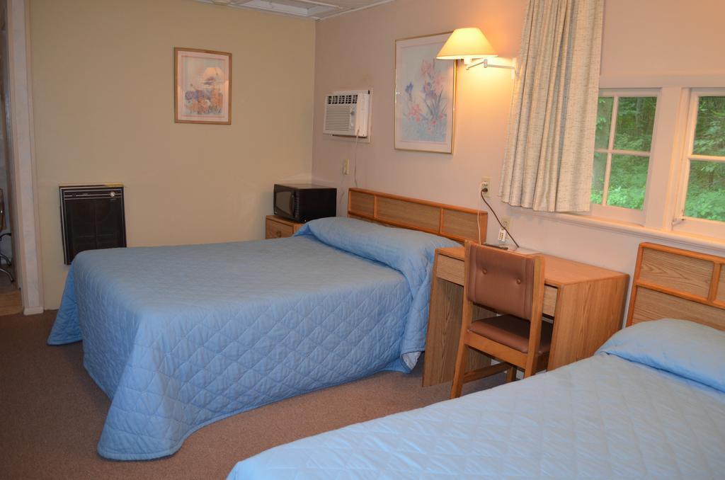 Chamber Lane Motel Round Lake Room photo